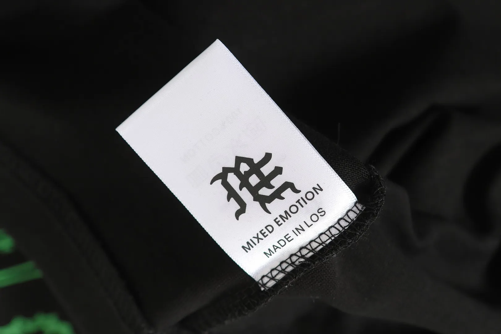 E 8101# Black ｜ MIXED EMOTION In Stock T （fabric):32 # Sizes（size）：S-M L X L ： （ A ） （colour）： Black 👉